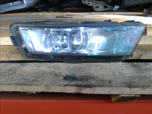 proiector dreapta bara fata Skoda Rapid, an 2014