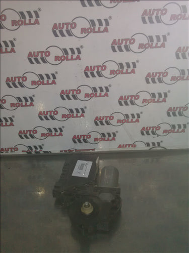 motoras macara usa fata Volkswagen Touareg