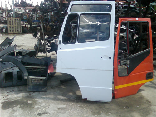 usa stanga fata si geam Mercedes Vario