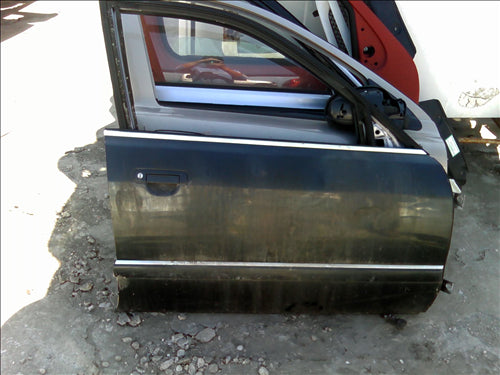 usa dreapta fata Audi A8 an 2001