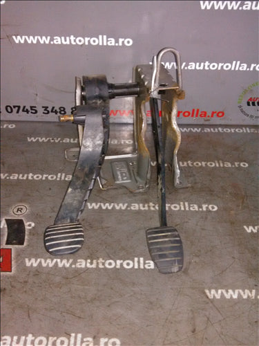Pod pedalier Dacia Logan 1.5d an 2012