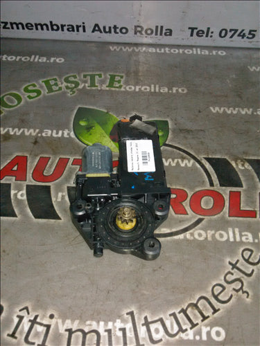 Motoras macara stanga fata Renault Megane III an 2010