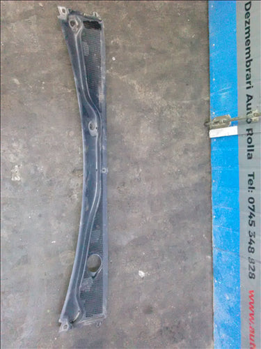 Grila parbriz Dacia Dokker an 2012