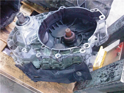 Cutie viteze Volkswagen T5 2.5D