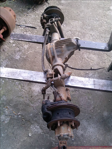 Butuc stanga spate (cu ABS) Mercedes Sprinter an 2005