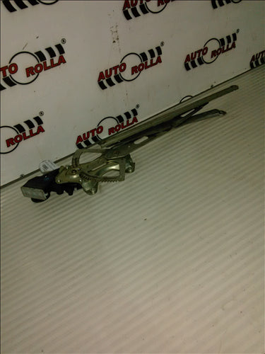 Macara dreapta fata Toyota Rav 4 2.2D an 2008