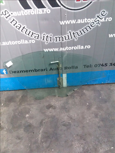 Geam dreapta fata Dacia Logan an 2007