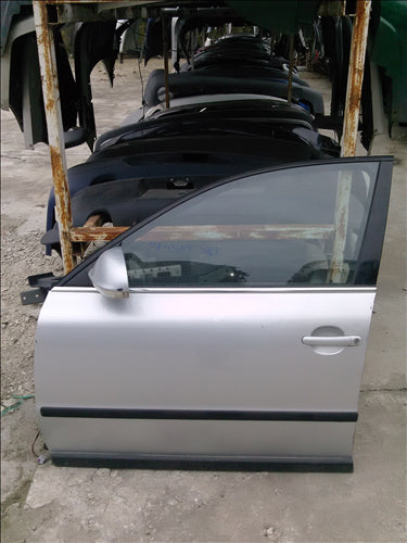 Oglinda stanga fata Volkswagen Passat B5 1.9 tdi, an 2002