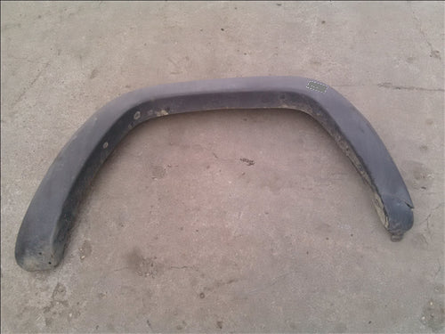 Ornament aripa dreapta fata Jeep Cherokee 2.8D, an 2004