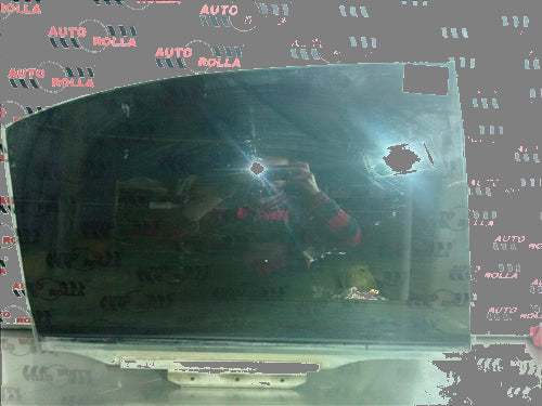 Geam dreapta spate Toyota Avensis an 2006