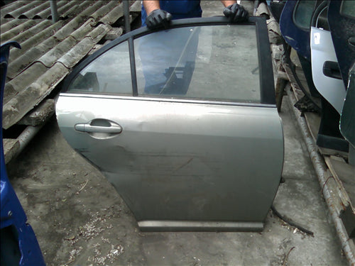 usa dreapta spate completa Toyota Avensis an 2007
