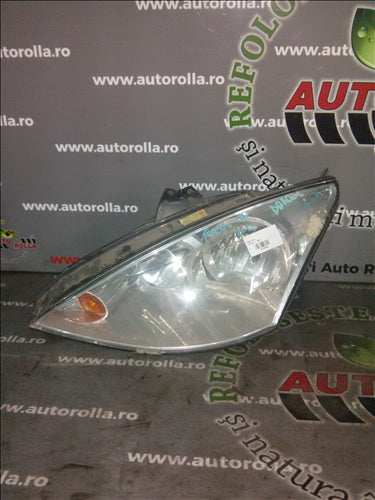 far stanga Ford Focus an 2001