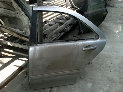 usa stanga spate Mercedes Sclass W220