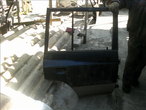 usa dreapta spate goala Mitsubishi Pajero 3 an 2002