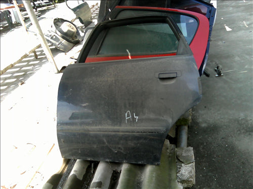usa stanga spate fara geam lovita Audi A4, an 1998, 1.8T