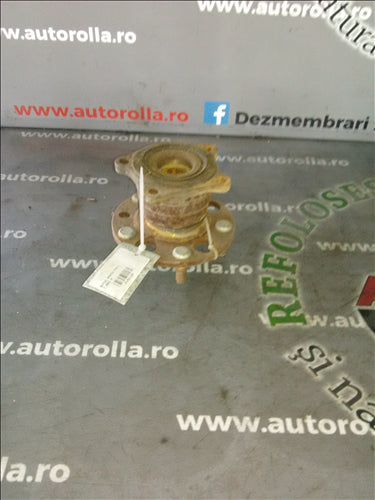 butuc roata fata Toyota Rav 4