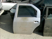 usa stanga spate goala lovita Dacia Logan