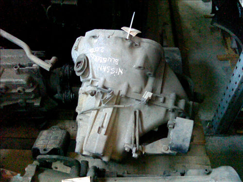 cutie viteze Nissan Bluebird 2.0D