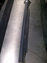 prag fals stanga Audi A4, an 2003