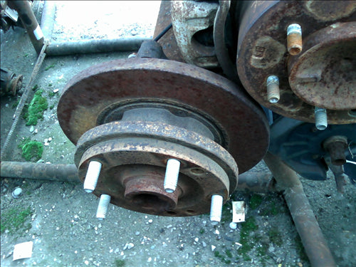 butuc stanga spate si disc frina Ford Transit, an 2008