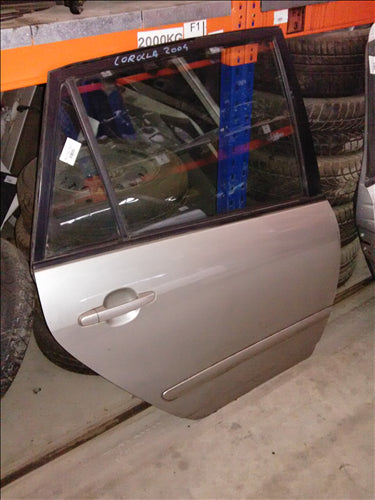 usa dreapta spate completa Toyota Corolla Verso an 2004