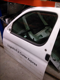 usa stanga fata lovita si geam Peugeot Partner an 2004