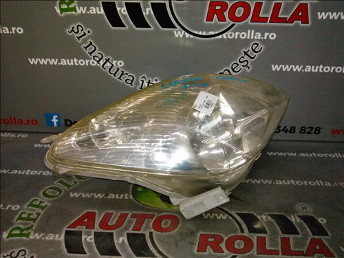 far dreapta Toyota Corolla Verso, an 2005