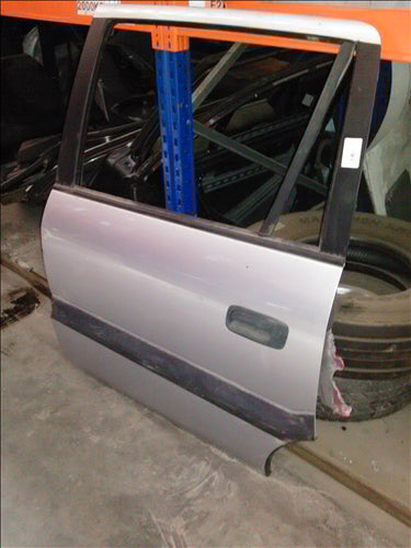 usa stanga spate si macara si coltar Opel Zafira A 2.0D