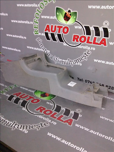 consola bord intre scaune Skoda Octavia 1 an 2000
