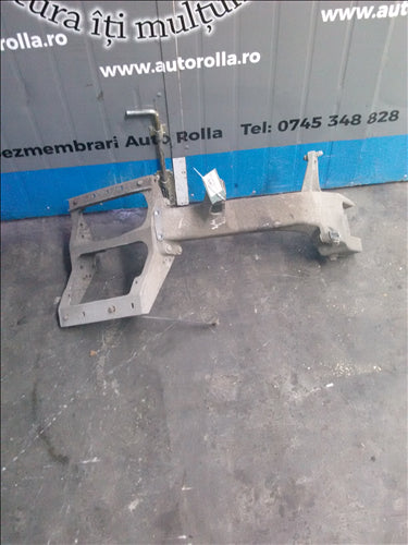 suport scara aripa dreapta fata Renault Premium, an 2005