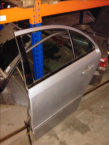 usa stanga spate fara tapiterie Mercedes Eclass W211 an 2004