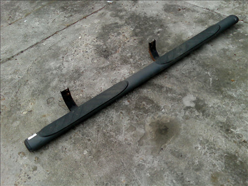 scara prag dreapta Nissan Navara an 2007