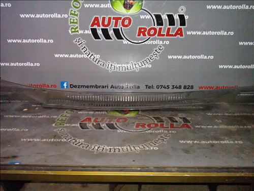 grila parbriz Volkswagen Touran an 2006