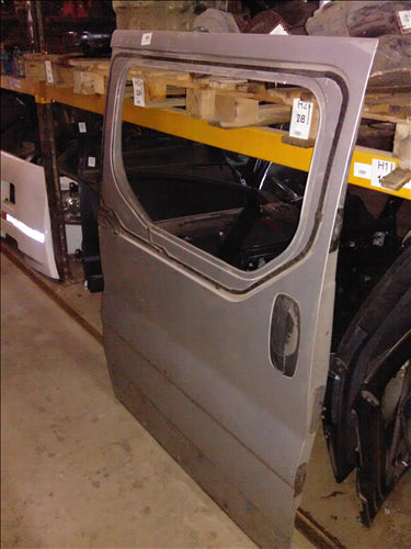 usa laterala dreapta culisanta fara geam Opel Vivaro, an 2010