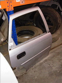 usa dreapta spate hatchback si macara Vectra B