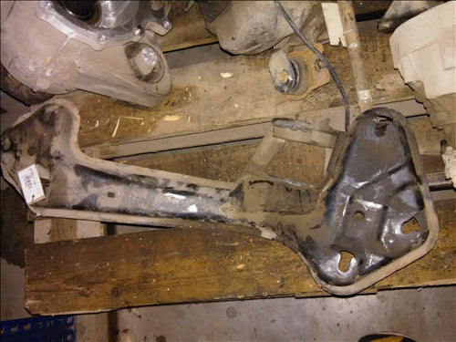 traversa cutie viteze automata BMW X5 E53 4.4S an 2002