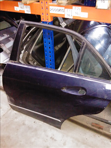 usa stanga spate goala lovita Mercedes Eclass W212