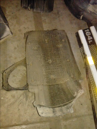 aparatoare noroi dreapta fata si suport Volvo FH12, an 2007