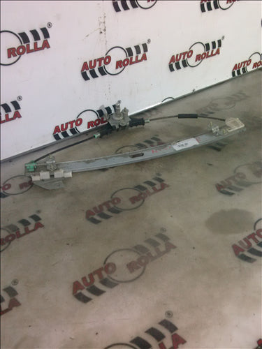 macara mecanica usa dreapta fata Hyundai Accent, an 2007