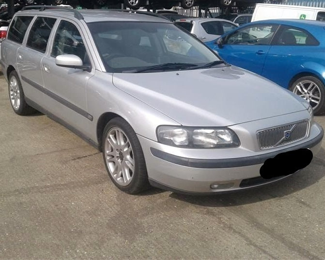 Dezmembrari Volvo V70, 2.4D, an 2002